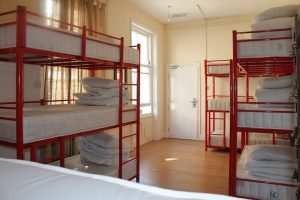 Hostel bunk beds, three-tier bunk beds, triple bunk beds, strong bunk beds.
